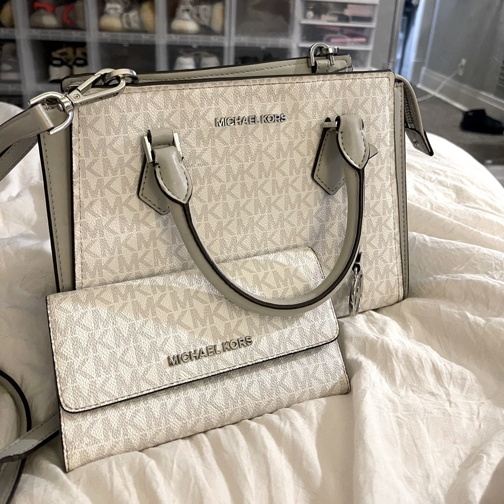 Matching Michael Kors purse and wallet set